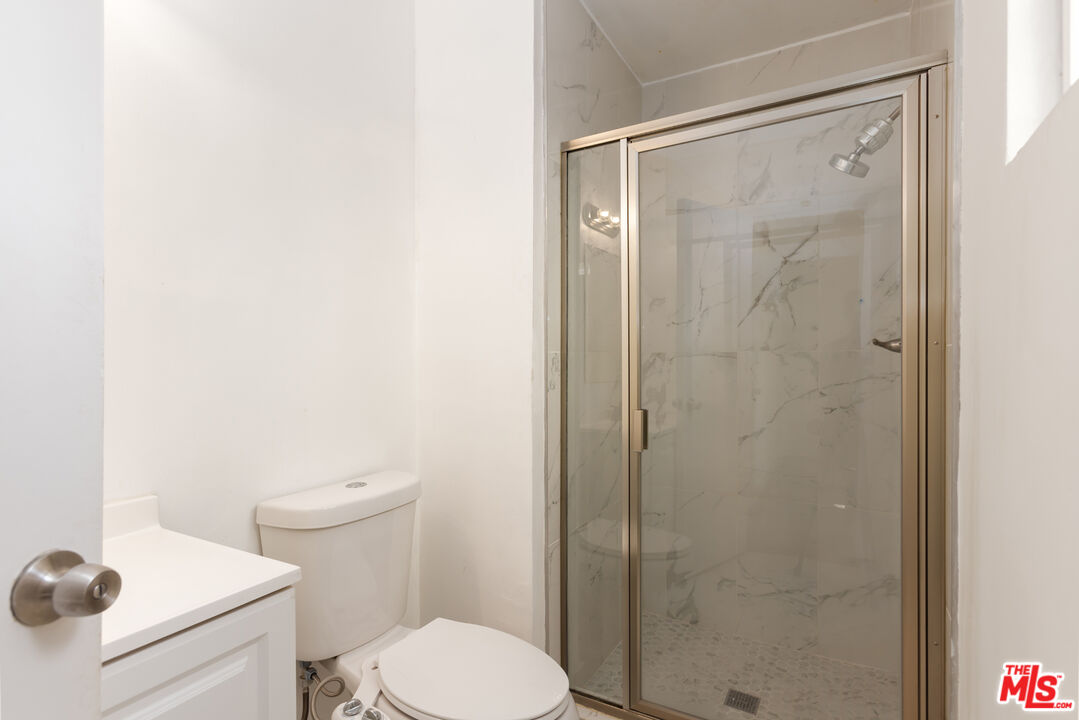 912 Hilldale Ave Unit: 2