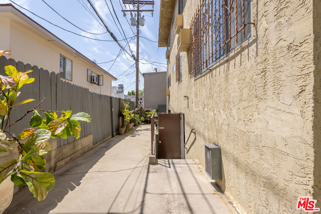 912 Hilldale Ave Unit: 2