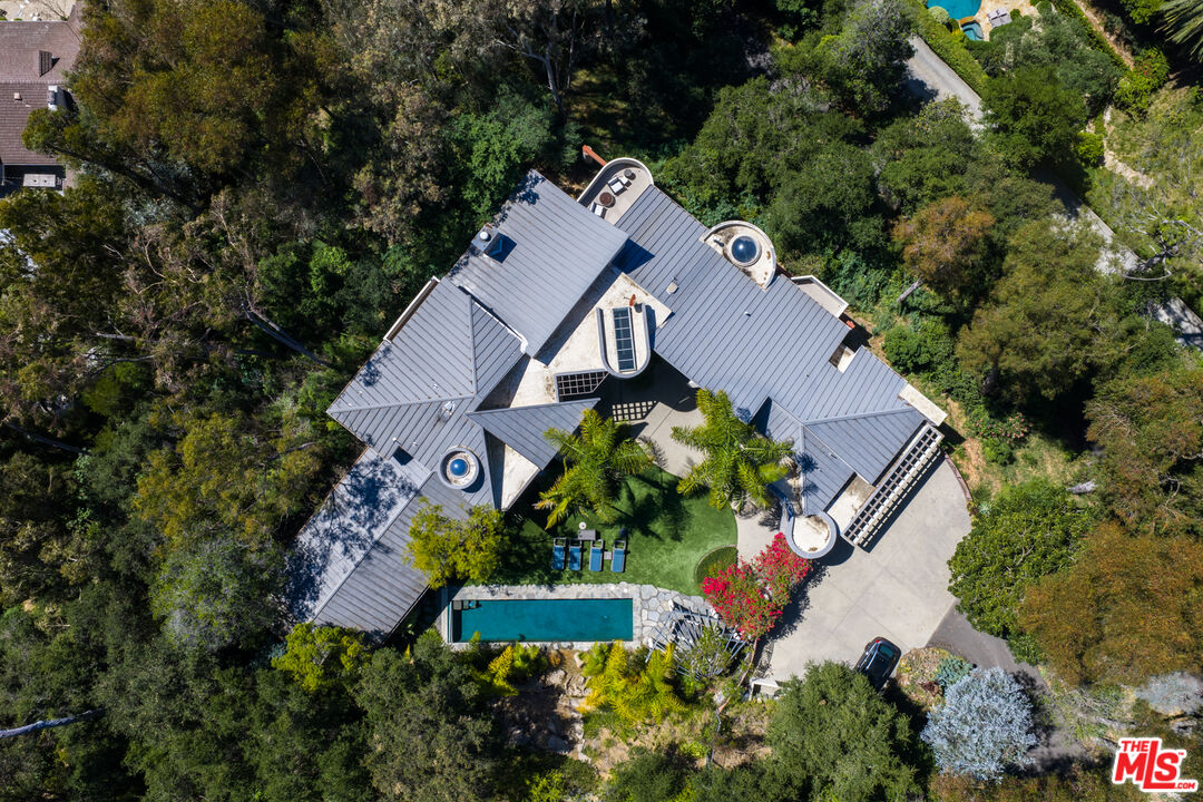 1060 E Oakmont Dr