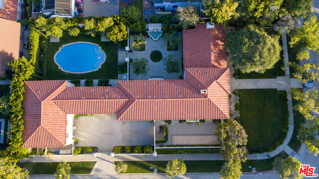 402 S Las Palmas Ave