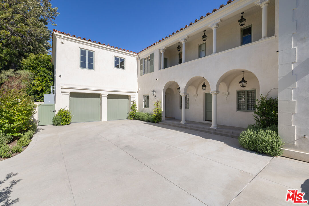 402 S Las Palmas Ave