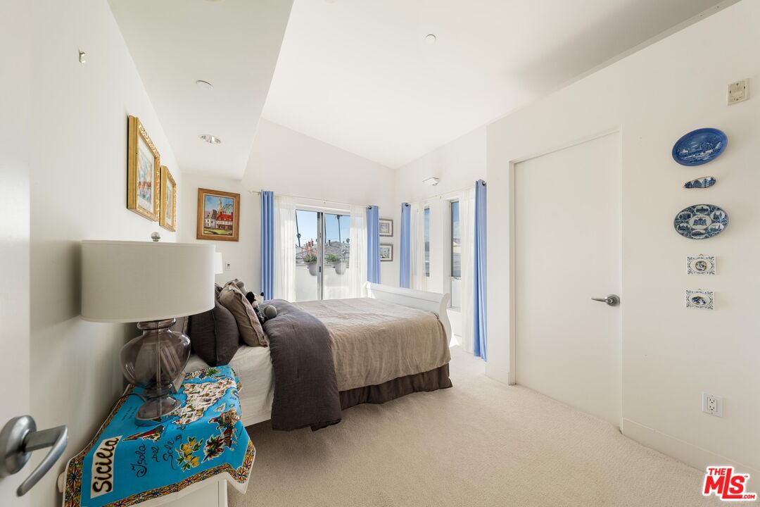 852 10th St Unit: 4