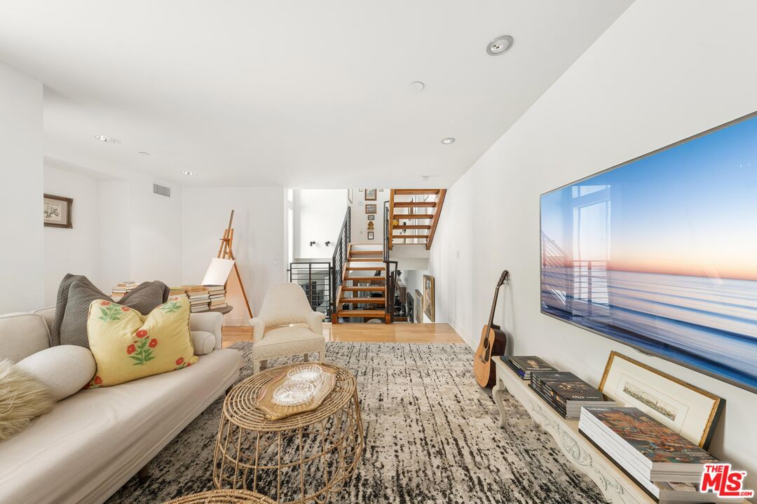 852 10th St Unit: 4
