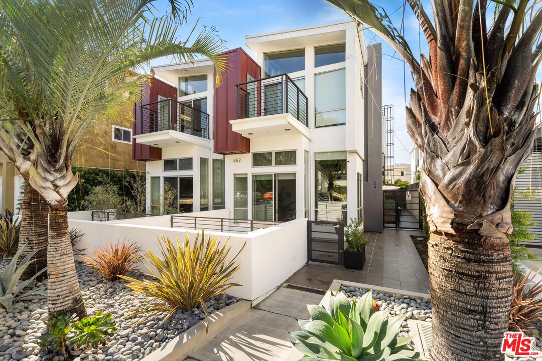 852 10th St Unit: 4
