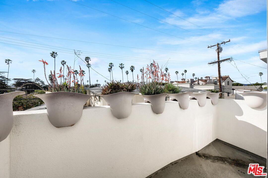 852 10th St Unit: 4