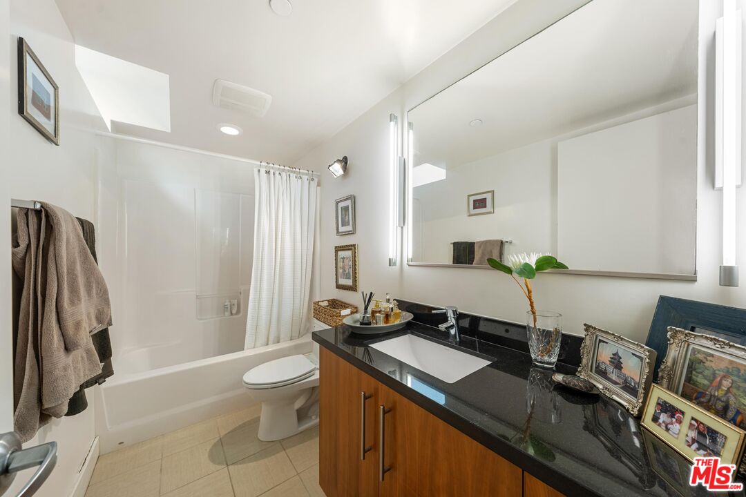 852 10th St Unit: 4