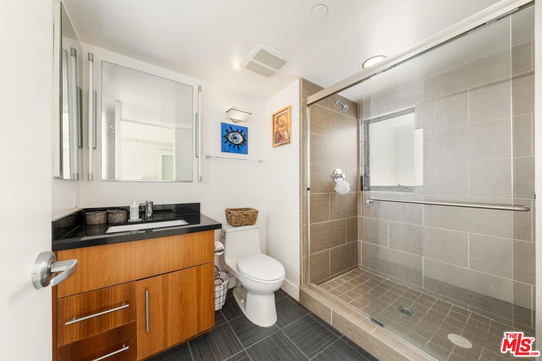 852 10th St Unit: 4