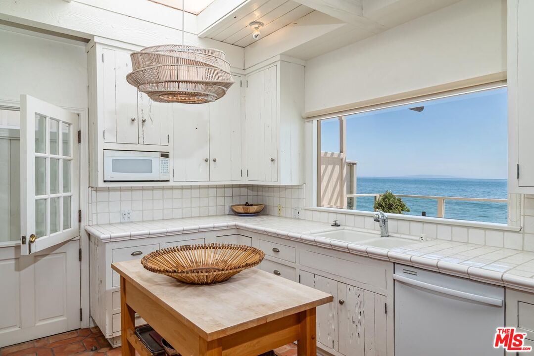 24216 Malibu Rd