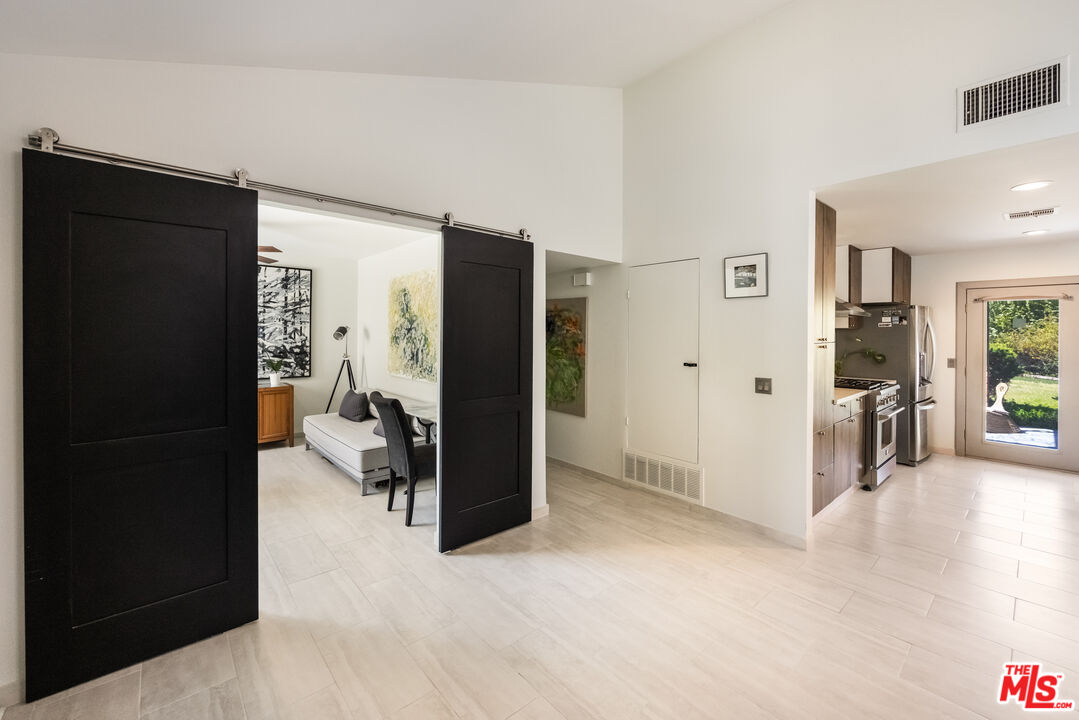 772 E El Conquistador