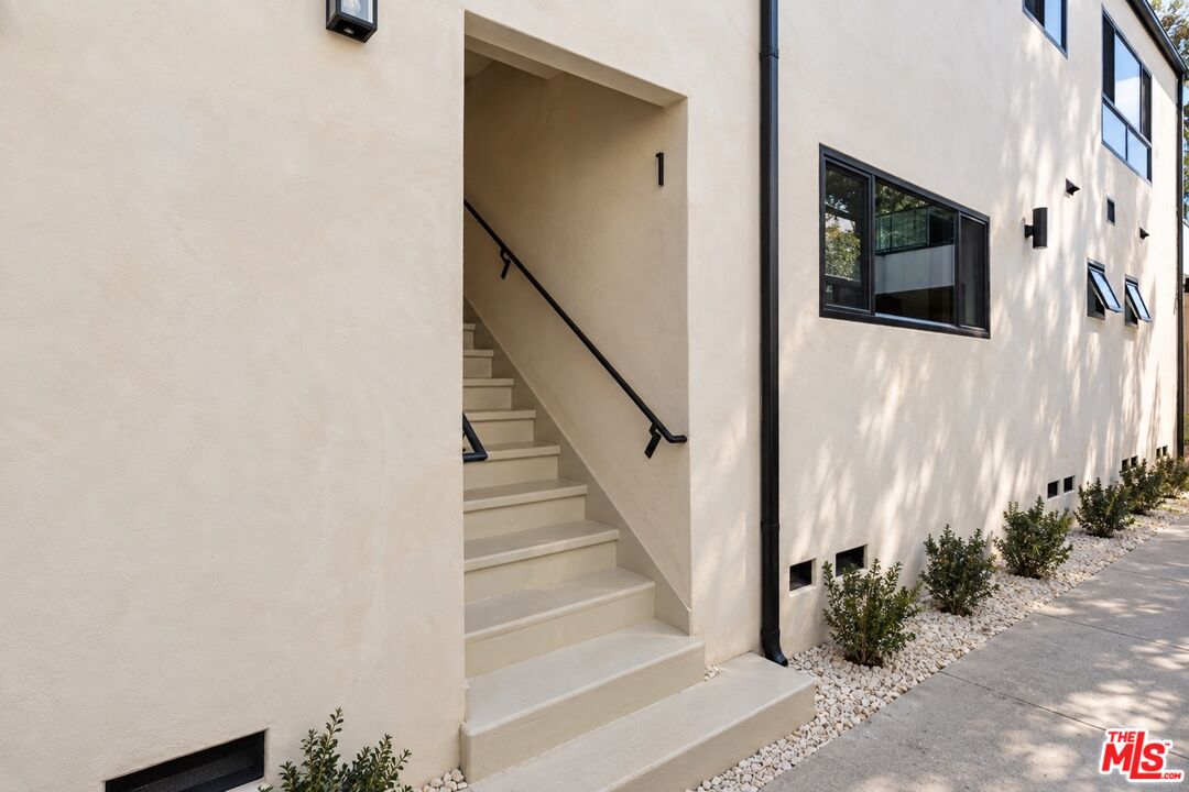 7968 Norton Ave Unit: 1