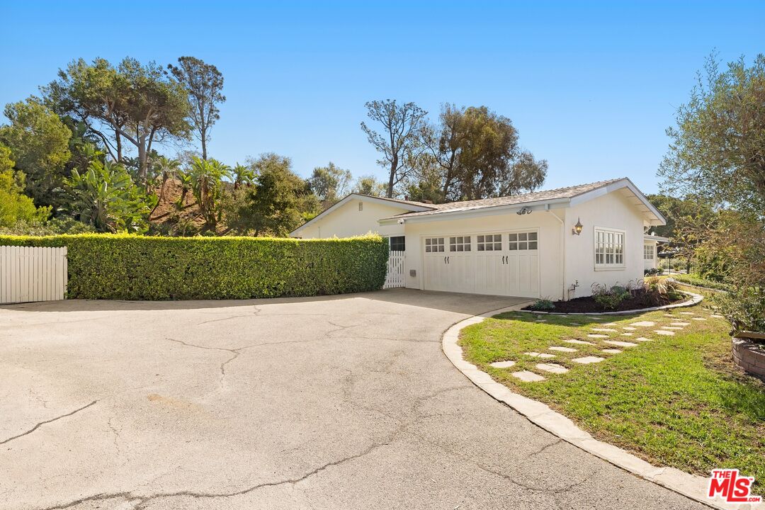 250 Surfview Dr