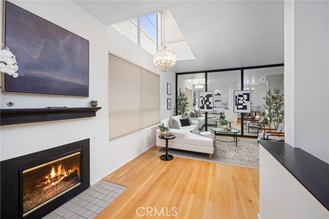 520 S Barrington AVE Unit: 116