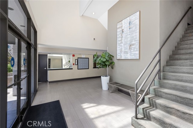 520 S Barrington AVE Unit: 116