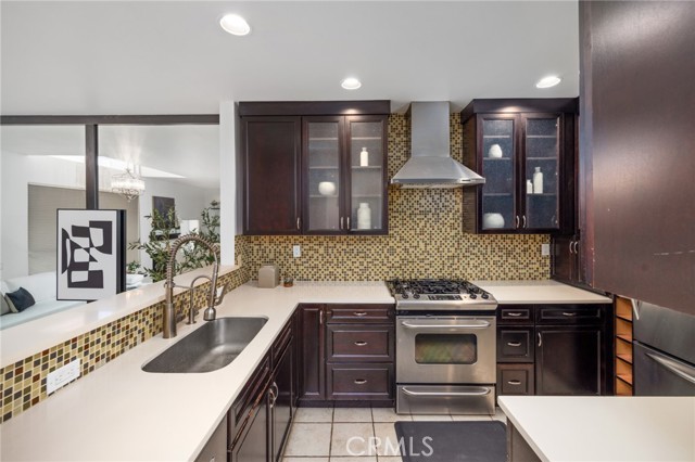 520 S Barrington AVE Unit: 116