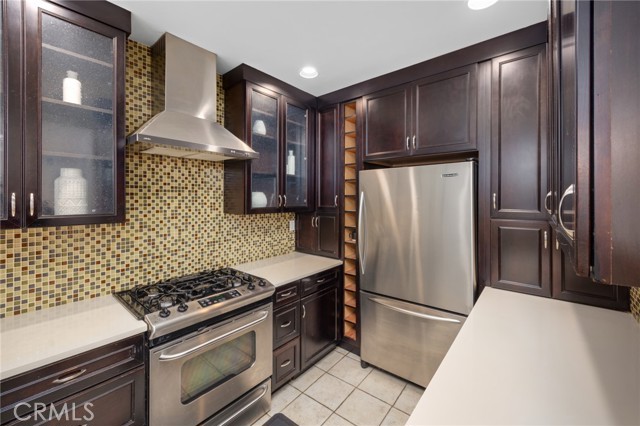 520 S Barrington AVE Unit: 116