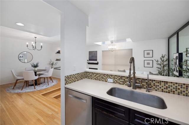 520 S Barrington AVE Unit: 116