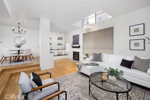 520 S Barrington AVE Unit: 116