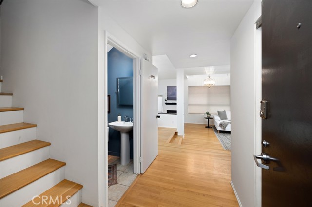 520 S Barrington AVE Unit: 116