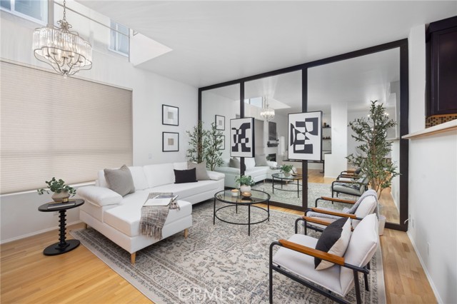 520 S Barrington AVE Unit: 116