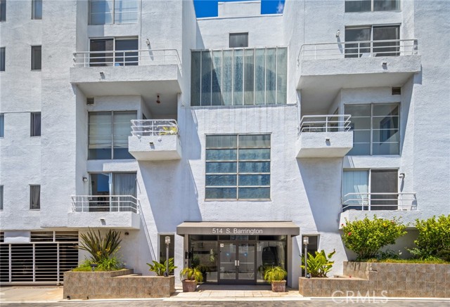 520 S Barrington AVE Unit: 116