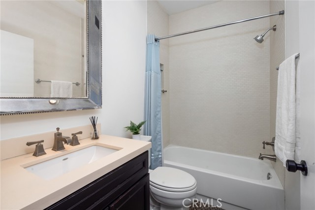 520 S Barrington AVE Unit: 116