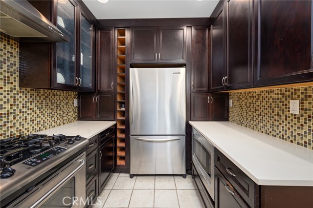 520 S Barrington AVE Unit: 116