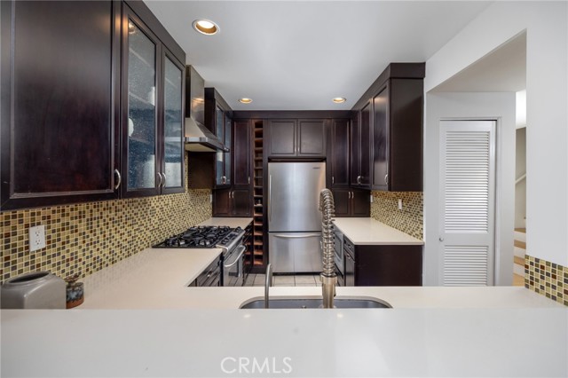520 S Barrington AVE Unit: 116