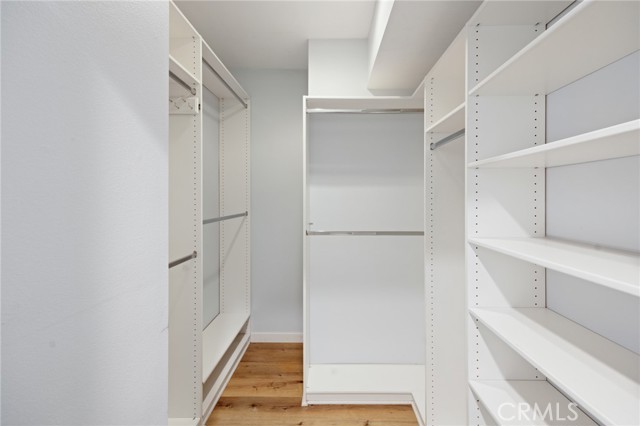 520 S Barrington AVE Unit: 116