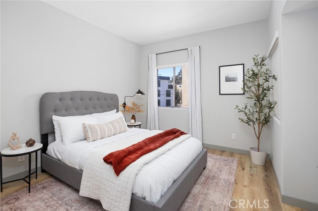 520 S Barrington AVE Unit: 116
