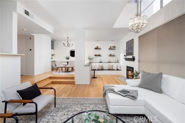 520 S Barrington AVE Unit: 116