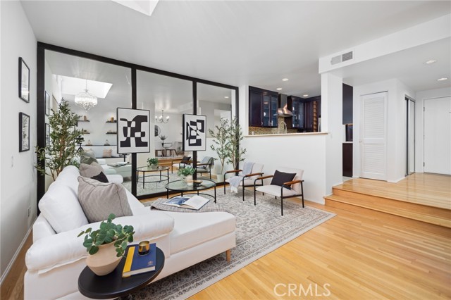 520 S Barrington AVE Unit: 116