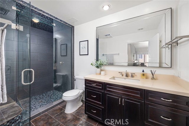 520 S Barrington AVE Unit: 116