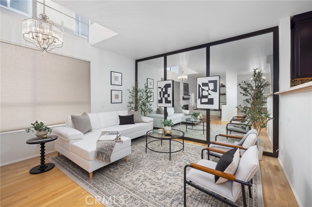 520 S Barrington AVE Unit: 116