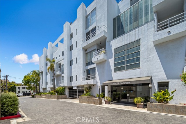 520 S Barrington AVE Unit: 116