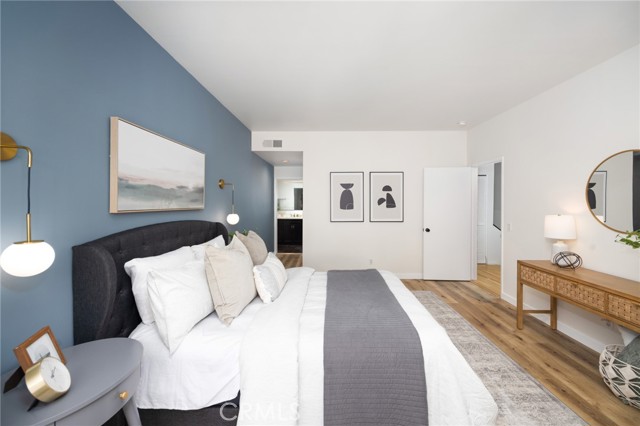 520 S Barrington AVE Unit: 116