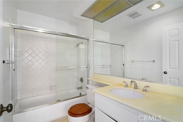 21620 Burbank BLVD Unit: 19