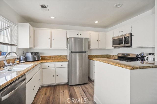11150 Glenoaks BLVD Unit: 18