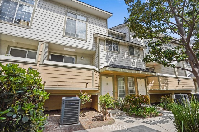 11150 Glenoaks BLVD Unit: 18
