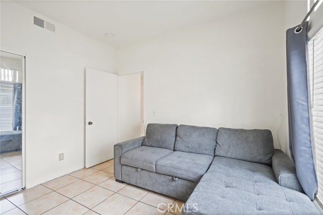 11150 Glenoaks BLVD Unit: 18