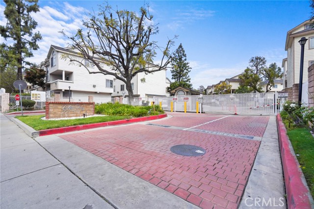 11150 Glenoaks BLVD Unit: 18