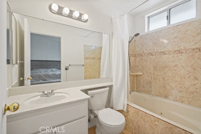 11150 Glenoaks BLVD Unit: 18