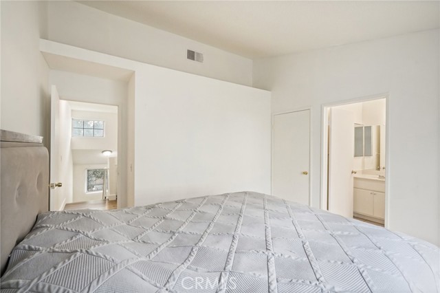 11150 Glenoaks BLVD Unit: 18