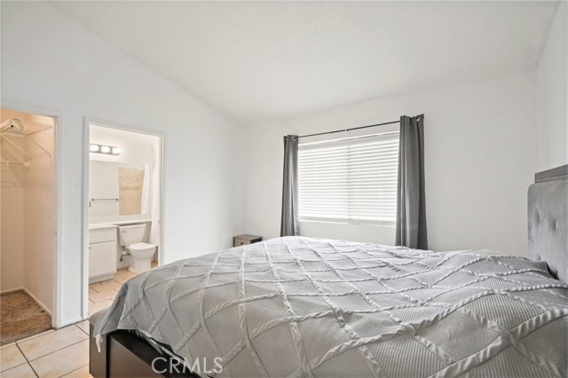 11150 Glenoaks BLVD Unit: 18