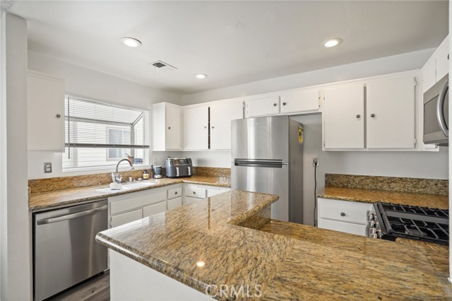 11150 Glenoaks BLVD Unit: 18