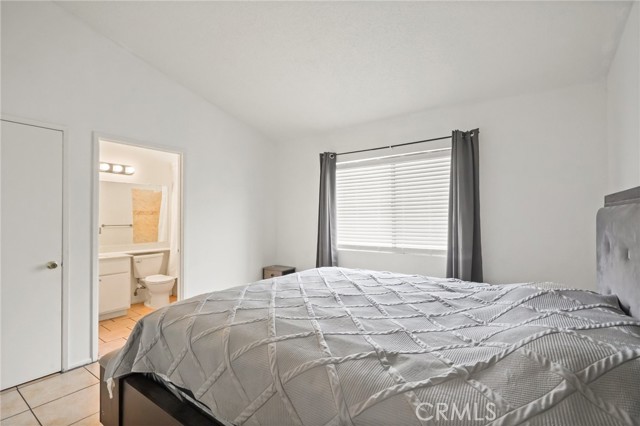 11150 Glenoaks BLVD Unit: 18