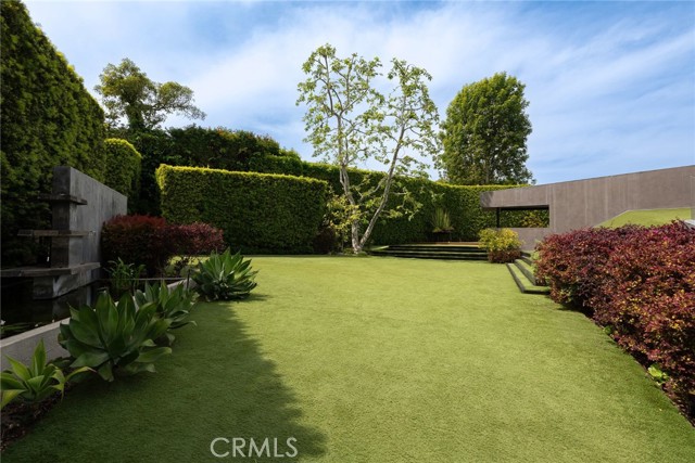 314 N Barrington AVE