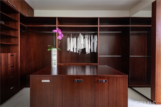 314 N Barrington AVE