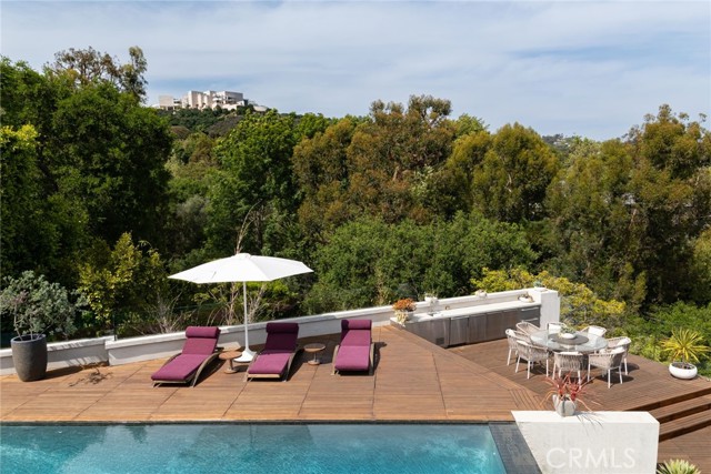 314 N Barrington AVE