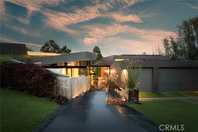 314 N Barrington AVE