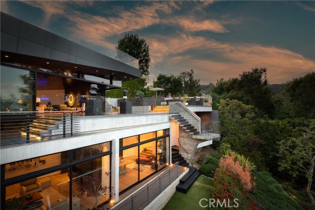 314 N Barrington AVE